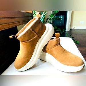 UGG women’s boots size 5